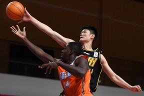 bet365投注 - 字母哥在热火比赛中出色防守，连败引发热议！